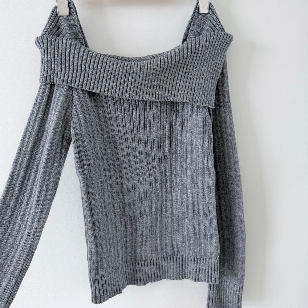 Dazy Ribbed Off Shoulder Knit Sweater Grey Fitted Minimalist Top Size S - Picture 3 of 13